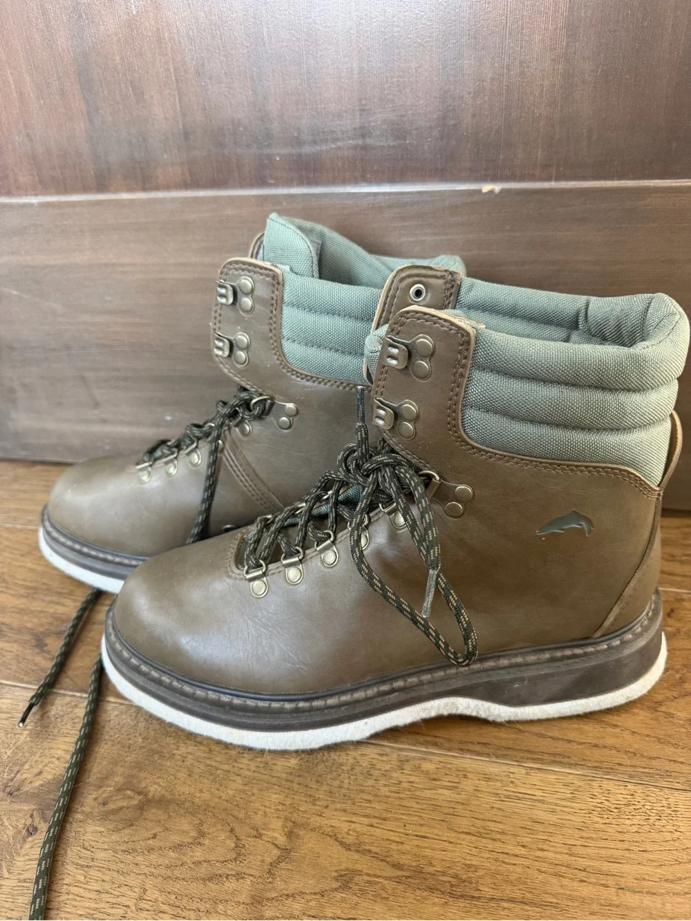SIMMS Men's Brown Wading Boots - Durable Leather Fly Fishing Boots 10